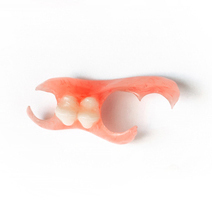 布施の入れ歯の治療