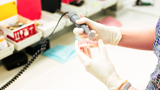 布施の入れ歯の治療